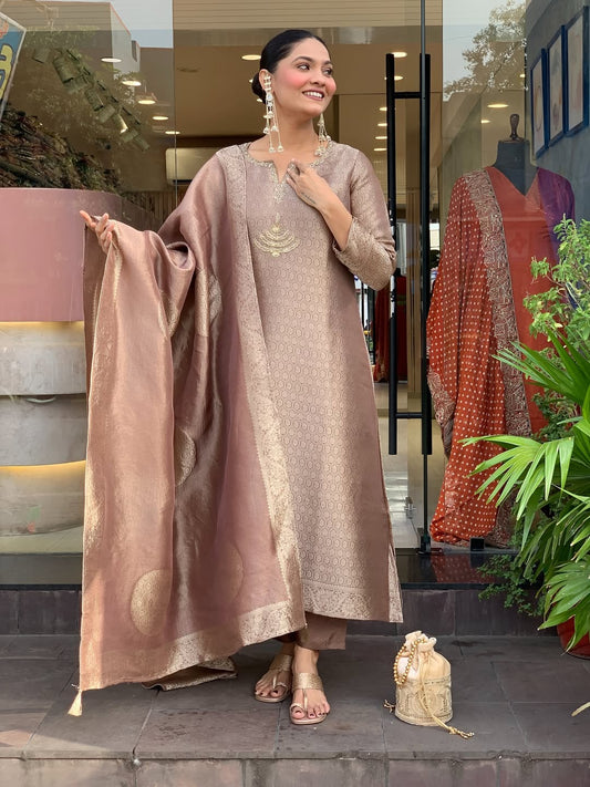 Woman in traditional attire standing in front of a store entrance