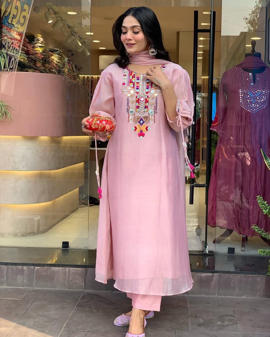 pink Chanderi silk kurta set features intricate thread embroidery