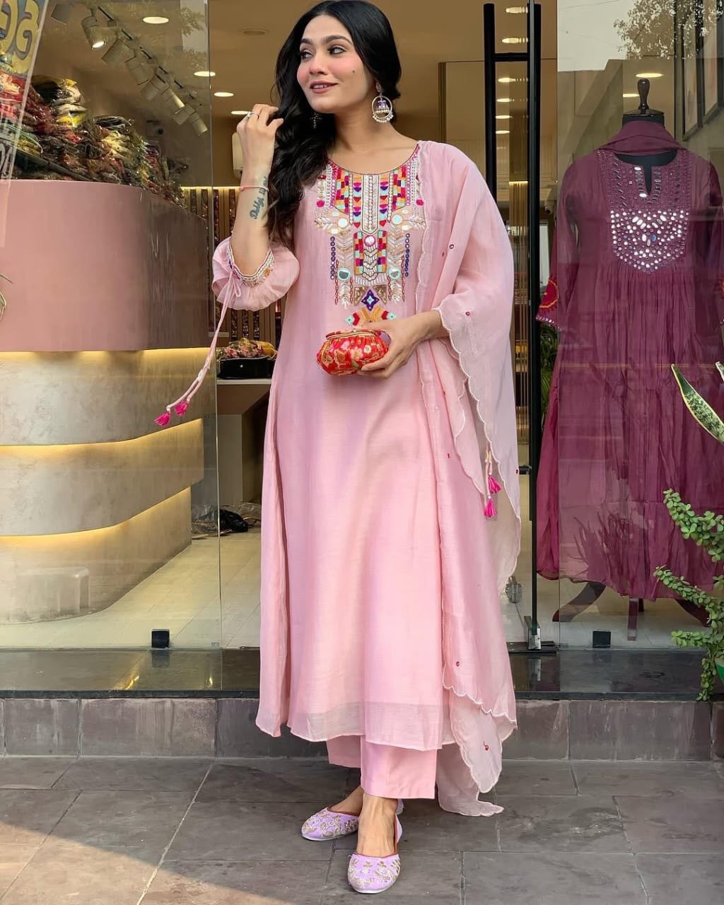 pink Chanderi silk kurta set features intricate thread embroidery