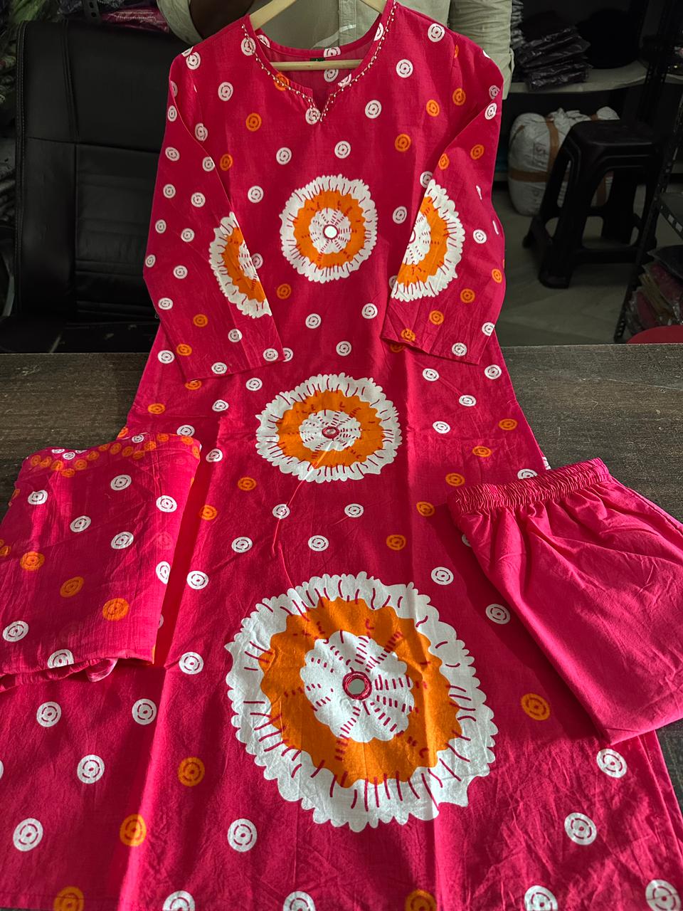 Pink cotton bandhani print kurta set in